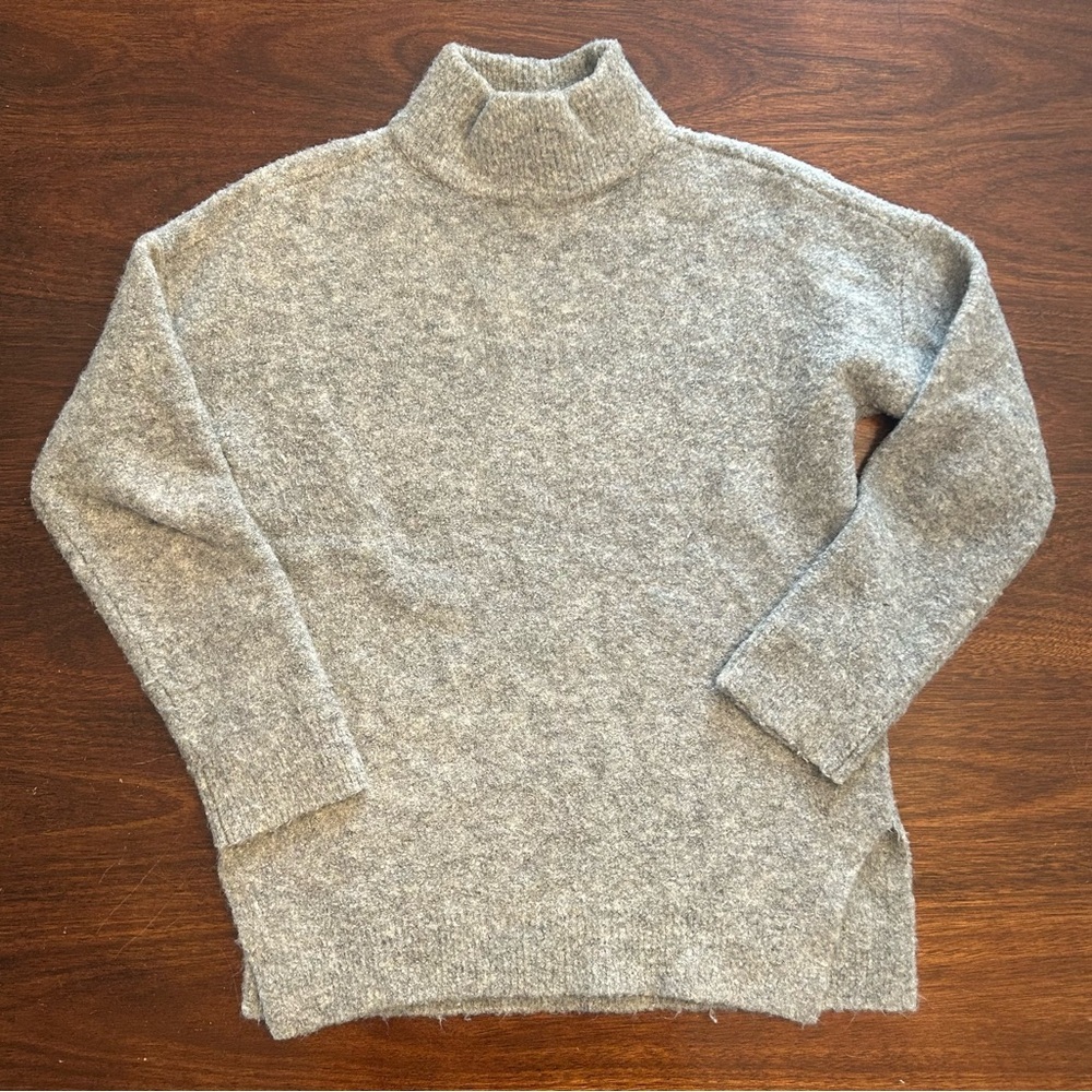 Abercrombie & Fitch Heather Gray Sweater